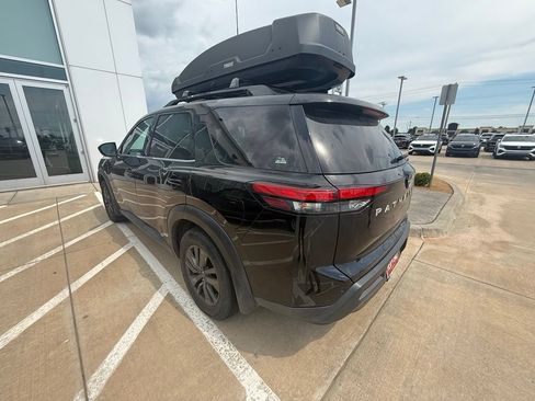 Used 2022 Nissan Pathfinder SV w/ SV Premium Package AWD/4WD image 8