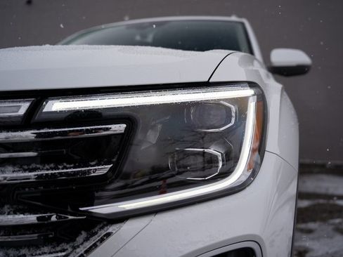 Used 2025 Volkswagen Atlas SEL image 11