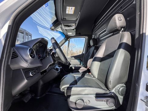 Used 2025 Mercedes-Benz Sprinter 2500 image 17