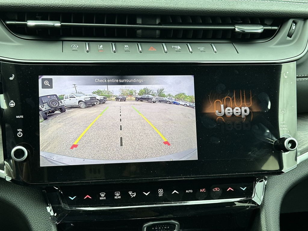 New 2027 Jeep Grand Cherokee Altitude RWD image 40