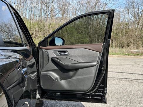 Used 2022 Nissan Rogue SV image 27