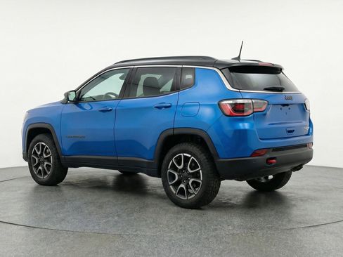 Used 2025 Jeep Compass Trailhawk image 6