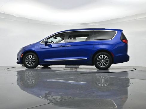 Used 2020 Chrysler Pacifica Limited FWD image 44