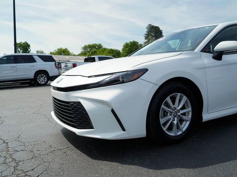 Used 2025 Toyota Camry LE FWD image 10