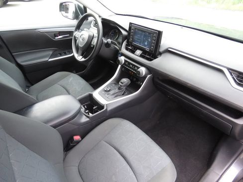 Used 2022 Toyota RAV4 XLE AWD/4WD image 13
