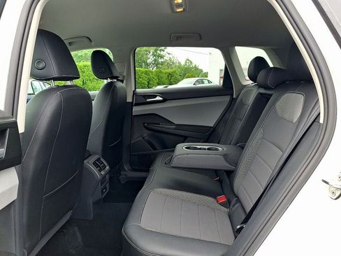 Certified 2022 Volkswagen Taos SE AWD/4WD image 11