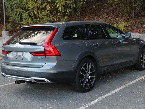 Used 2019 Volvo V90 T6 Cross Country w/ Advanced Package image 9