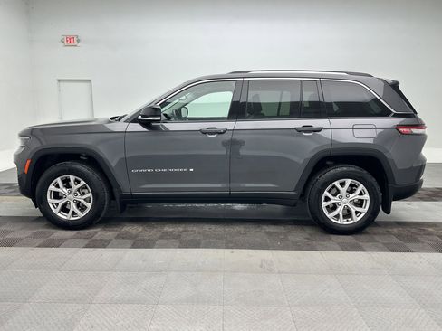 Used 2022 Jeep Grand Cherokee Limited w/ Trailer Tow Prep Group (B) image 2