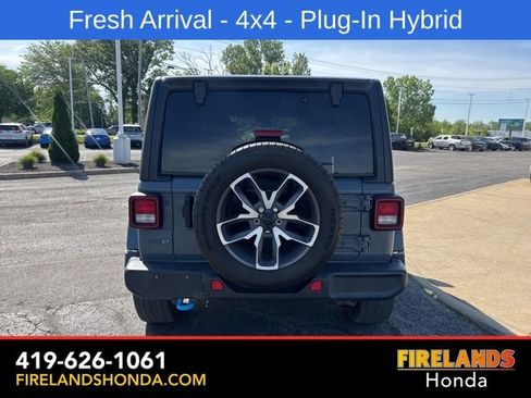 Used 2024 Jeep Wrangler Unlimited w/ Convenience Group AWD/4WD image 4