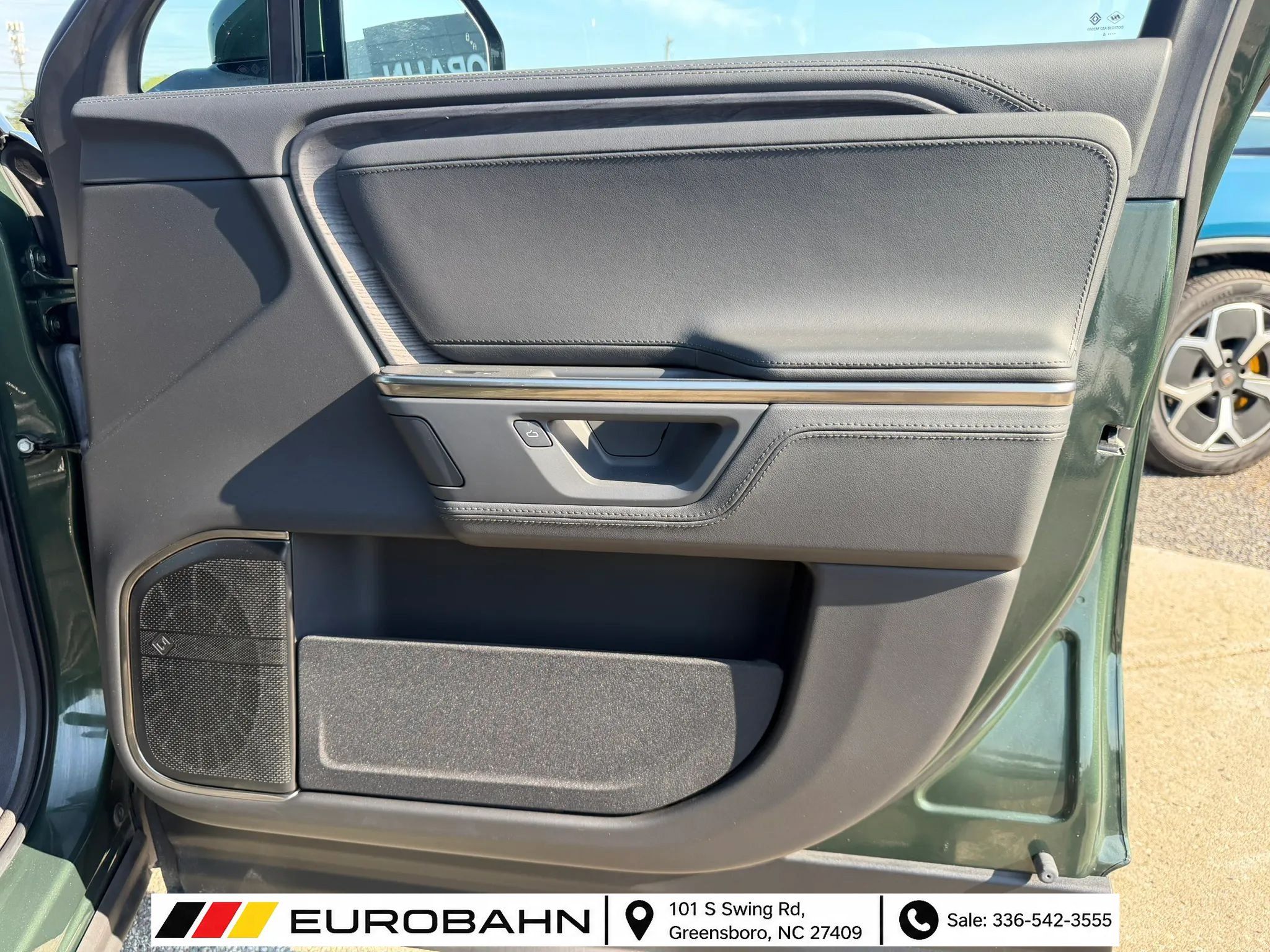 Used 2025 Rivian R1S Adventure Dual AWD/4WD image 25