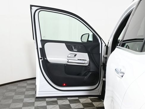 Certified 2022 Mercedes-Benz GLB 250 4MATIC image 29
