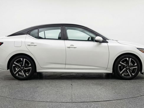 Used 2025 Nissan Sentra SV FWD image 11