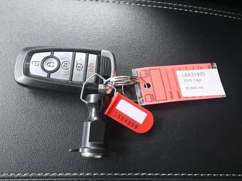 Used 2020 Ford Edge Titanium w/ Class II Trailer Tow Package AWD/4WD image 9