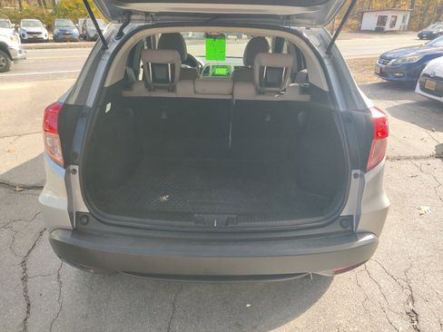 Used 2018 Honda HR-V LX image 14