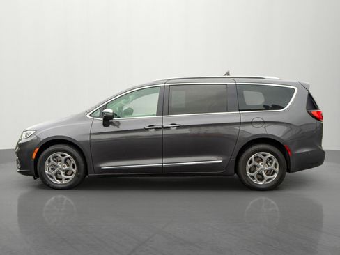 Used 2021 Chrysler Pacifica Limited w/ Premium & Safety Sphere Group AWD/4WD image 4