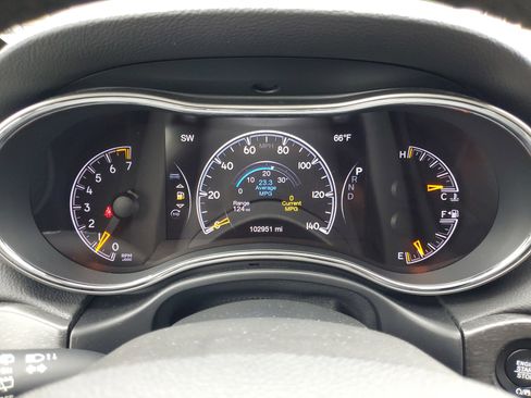 Used 2018 Jeep Grand Cherokee Laredo image 30