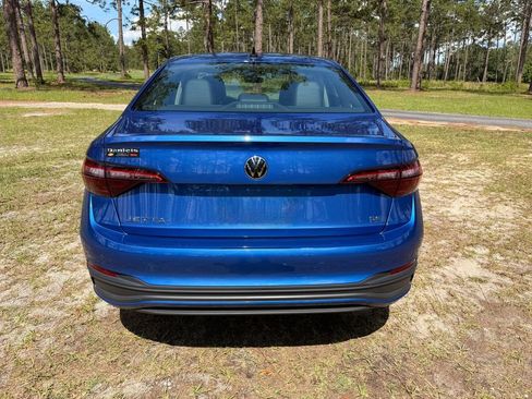 Used 2024 Volkswagen Jetta SE FWD image 4