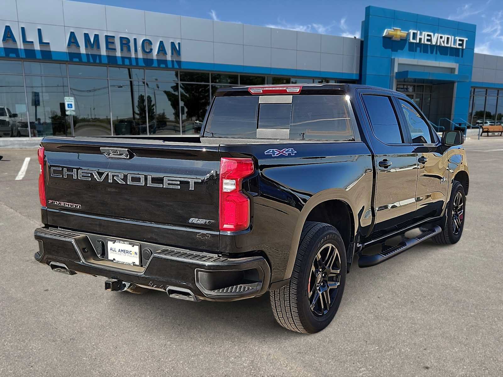 Used 2025 Chevrolet Silverado 1500 RST w/ Redline Edition AWD/4WD image 8