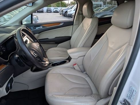 Used 2019 Lincoln MKC Select w/ Select Plus Package FWD image 5
