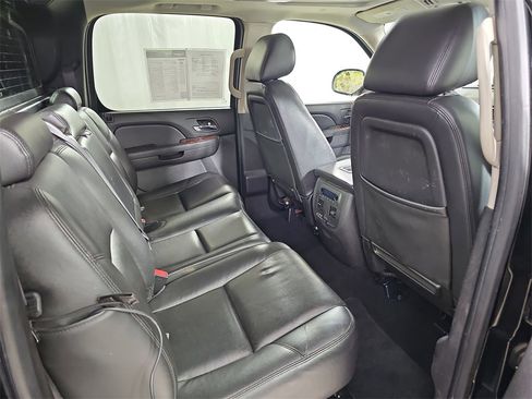 Used 2012 Chevrolet Avalanche LTZ image 17