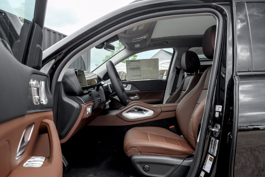 Used 2026 Mercedes-Benz GLS 450 4MATIC image 11