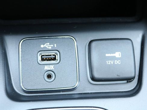 Used 2020 Jeep Cherokee Limited image 29