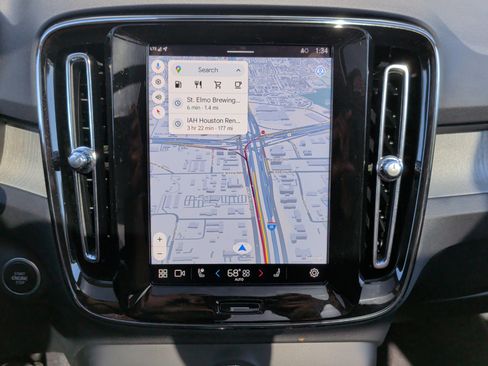 Used 2025 Volvo XC40 B5 Plus image 25