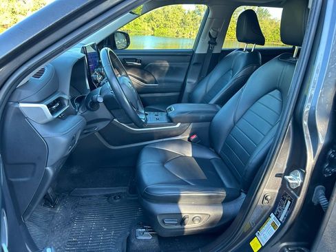 Used 2023 Toyota Highlander XLE image 15
