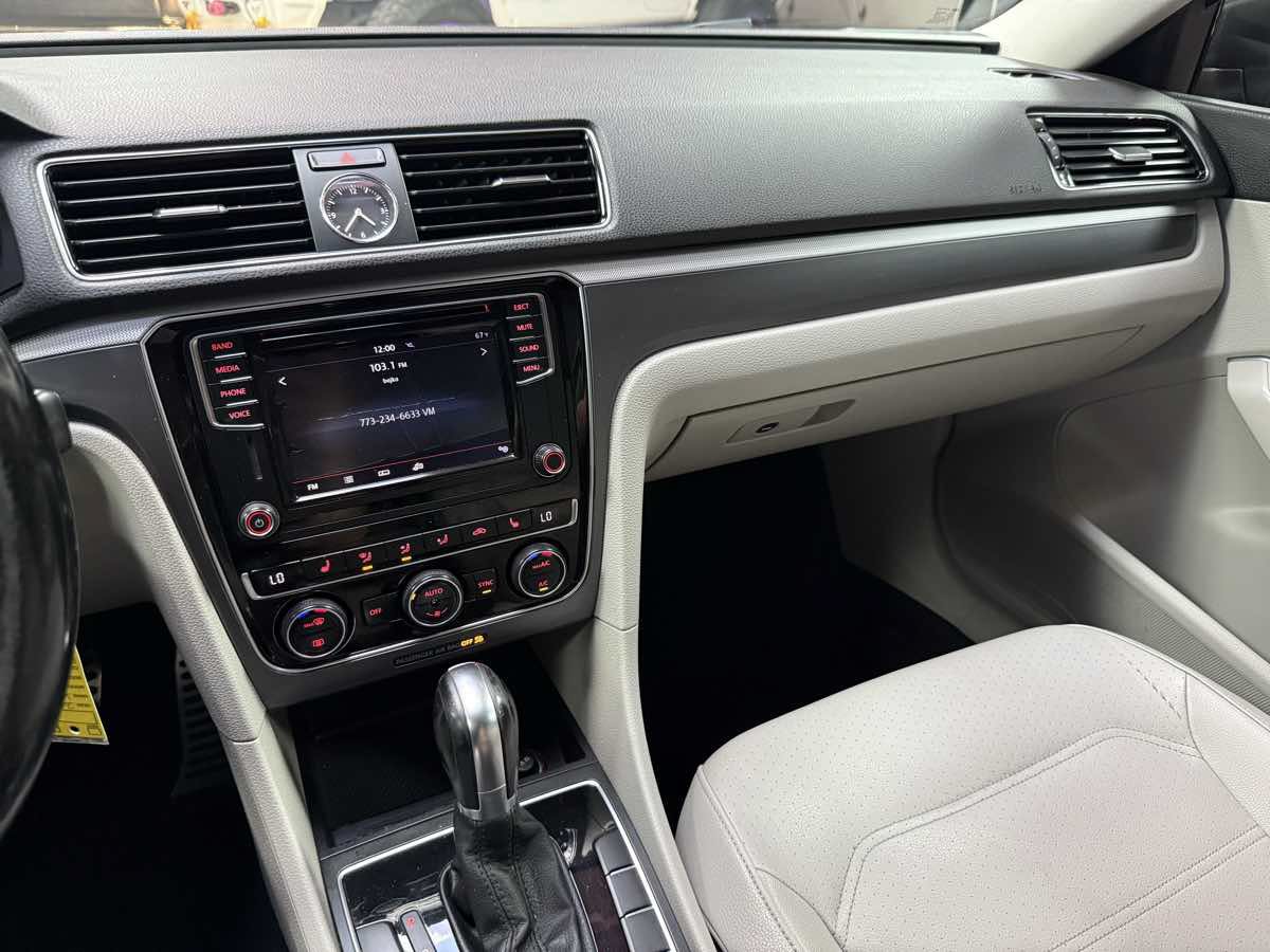 Used 2017 Volkswagen Passat 1.8T R-Line FWD image 18