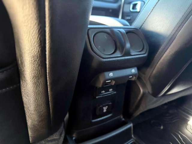 Used 2019 Jeep Wrangler Unlimited Sahara w/ Uconnect 4C Nav & Sound Group AWD/4WD image 14