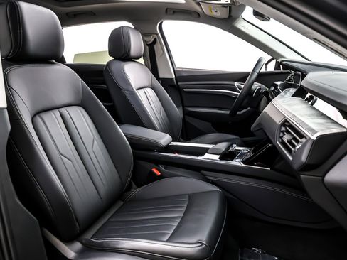 Used 2022 Audi e-tron Premium w/ Convenience Plus Package image 8