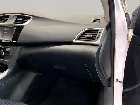 Used 2019 Nissan Sentra SV FWD image 18