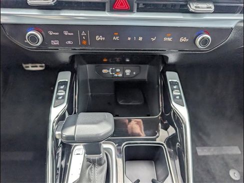 Used 2025 Kia Sorento SX image 12