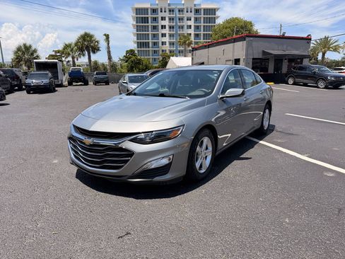 Used 2024 Chevrolet Malibu LS w/ Driver Confidence Package FWD image 3