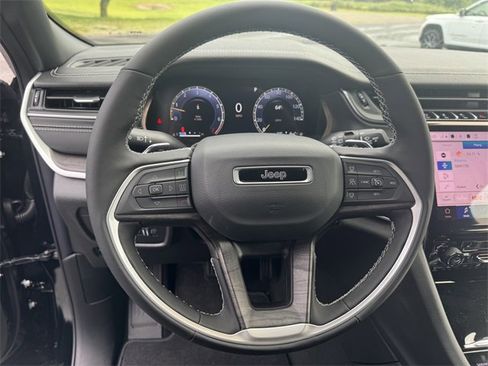 New 2025 Jeep Grand Cherokee Limited image 23