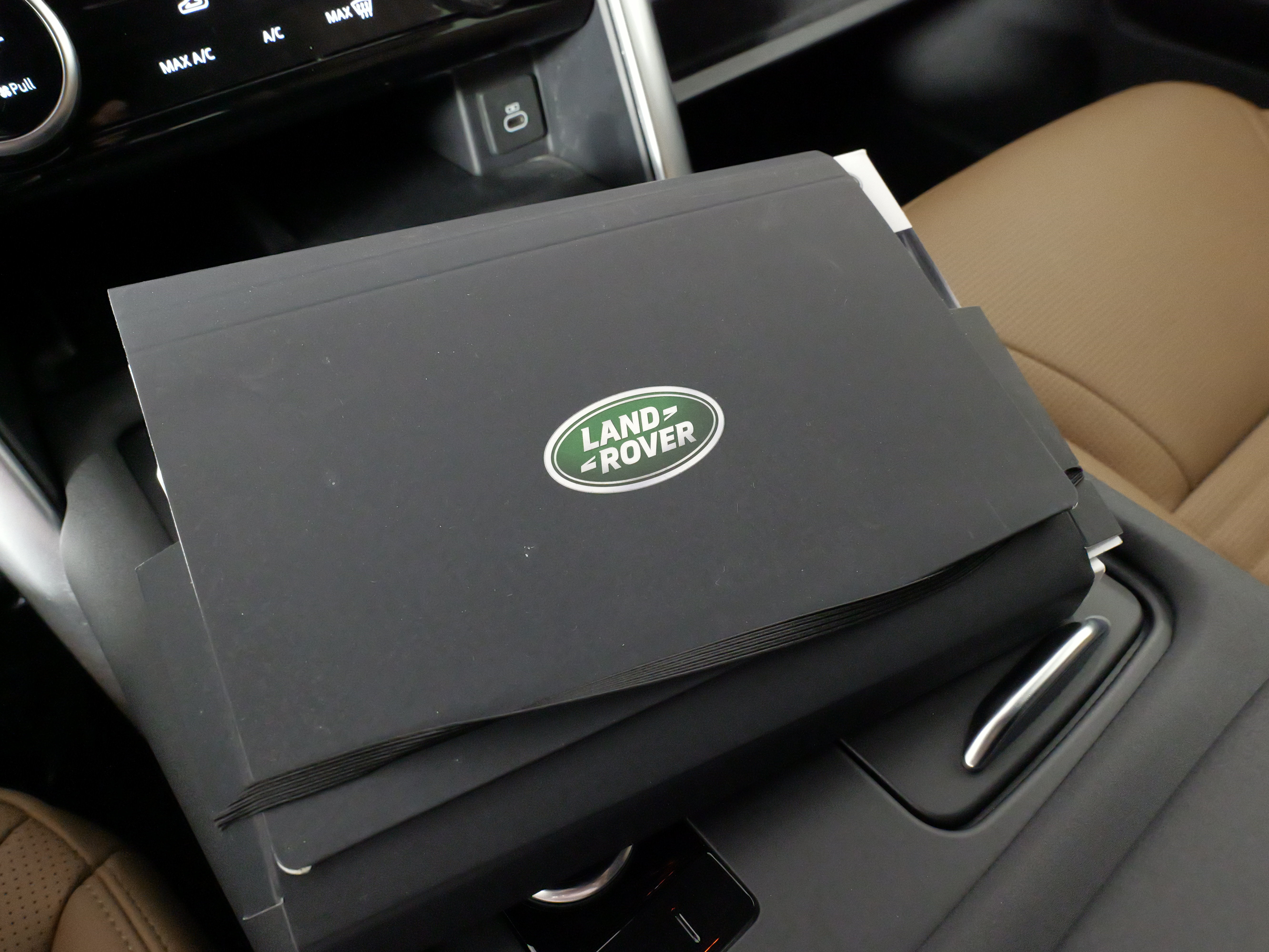 Used 2024 Land Rover Discovery Dynamic SE AWD/4WD image 77
