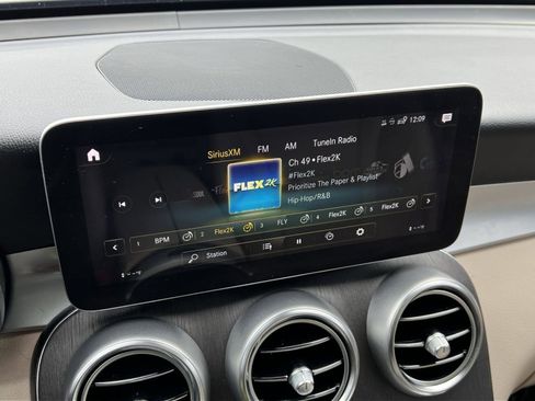 Used 2021 Mercedes-Benz GLC 300 4MATIC image 15