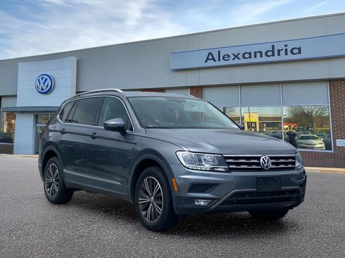 Used 2019 Volkswagen Tiguan SEL FWD image 1
