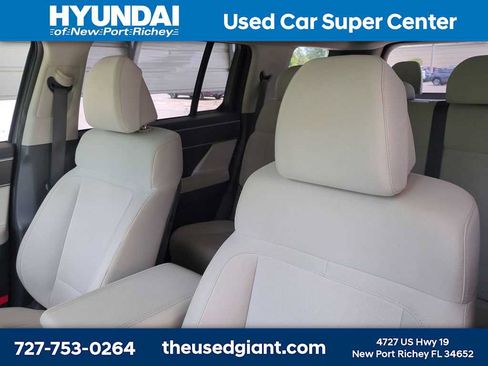 Used 2024 Hyundai Santa Fe SE FWD image 7