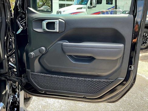 Used 2024 Jeep Gladiator Sport image 43