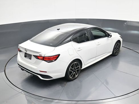 Used 2025 Nissan Sentra SR w/ SR Premium Package FWD image 30