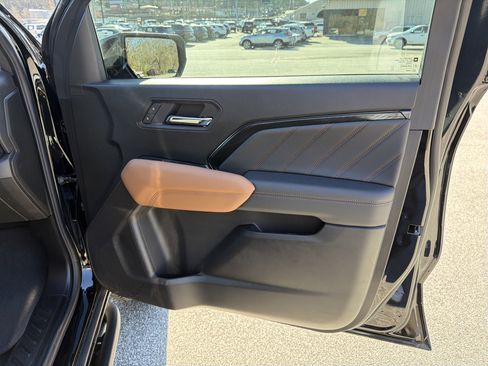 New 2025 GMC Canyon AT4 w/ Nightfall Edition image 18