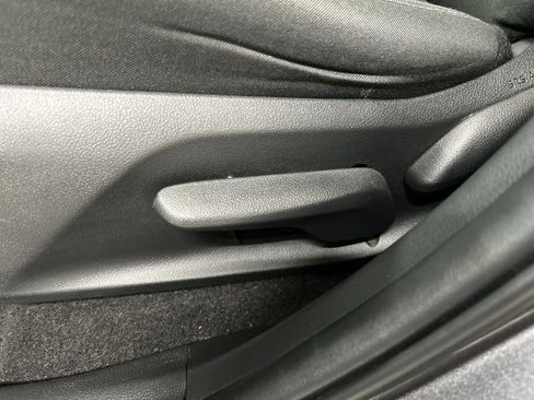 Used 2023 Toyota RAV4 LE AWD/4WD image 10