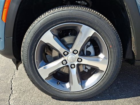 New 2026 Jeep Grand Cherokee Limited w/ Luxury Tech Group II image 5