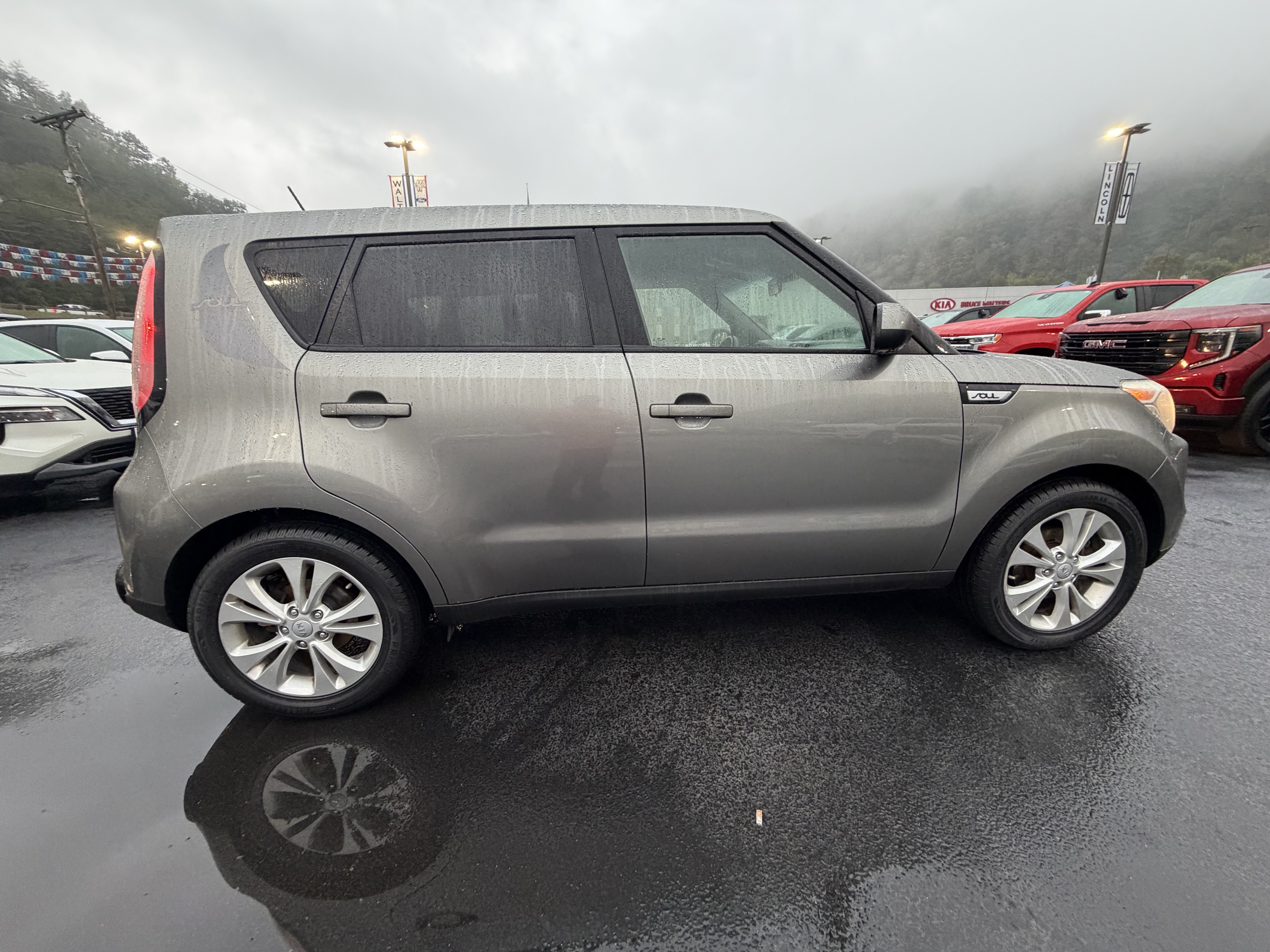 Used 2016 Kia Soul + FWD image 8