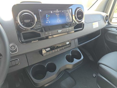Used 2026 Mercedes-Benz Sprinter 2500 image 32
