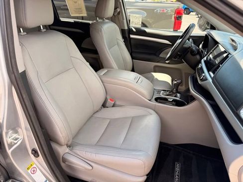 Used 2014 Toyota Highlander XLE AWD/4WD image 28