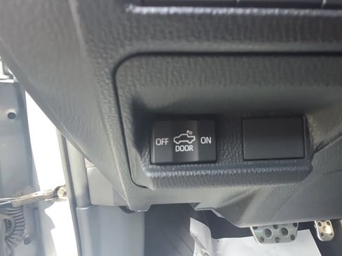 Used 2024 Toyota Tacoma TRD Sport w/ TRD Sport Upgrade Package image 32