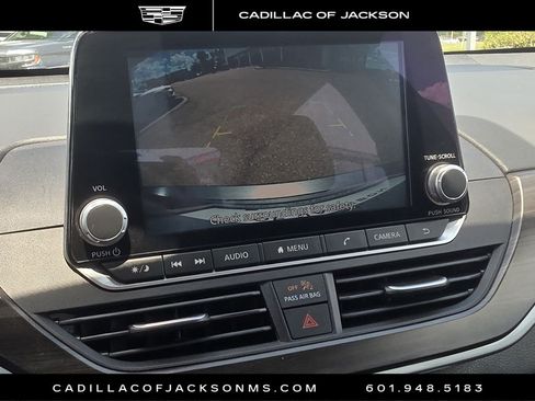 Used 2025 Nissan Altima 2.5 SV FWD image 12
