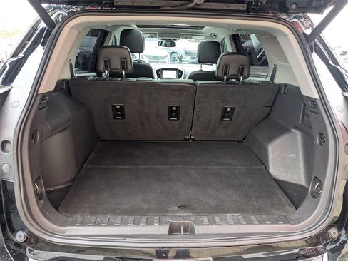 Used 2019 GMC Terrain SLT w/ Preferred Package image 28